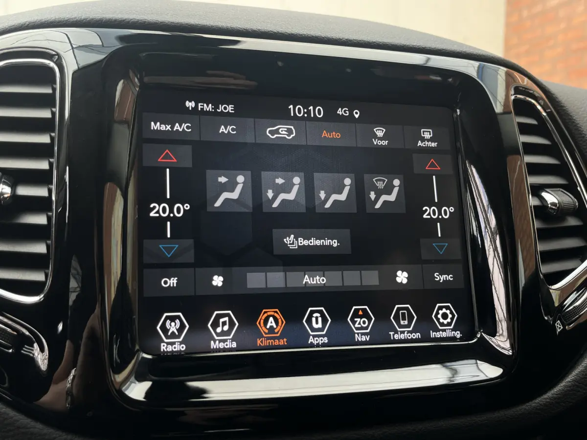 1.3T 150 Automaat Black Limited | Stuur-en stoelverwarming | Achteruitrijcamera | Parkeersensoren voor + achter | Navigatie |