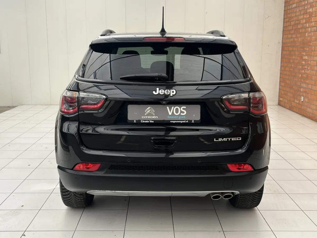 1.3T 150 Automaat Black Limited | Stuur-en stoelverwarming | Achteruitrijcamera | Parkeersensoren voor + achter | Navigatie |