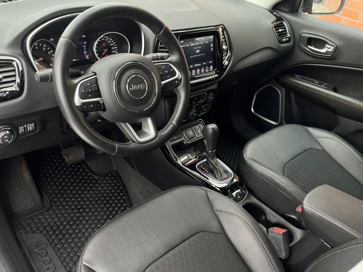 1.3T Limited Automaat | Stuur-en stoelverwarming | Achteruitrijcamera | Parkeersensoren voor + achter | Navigatie |