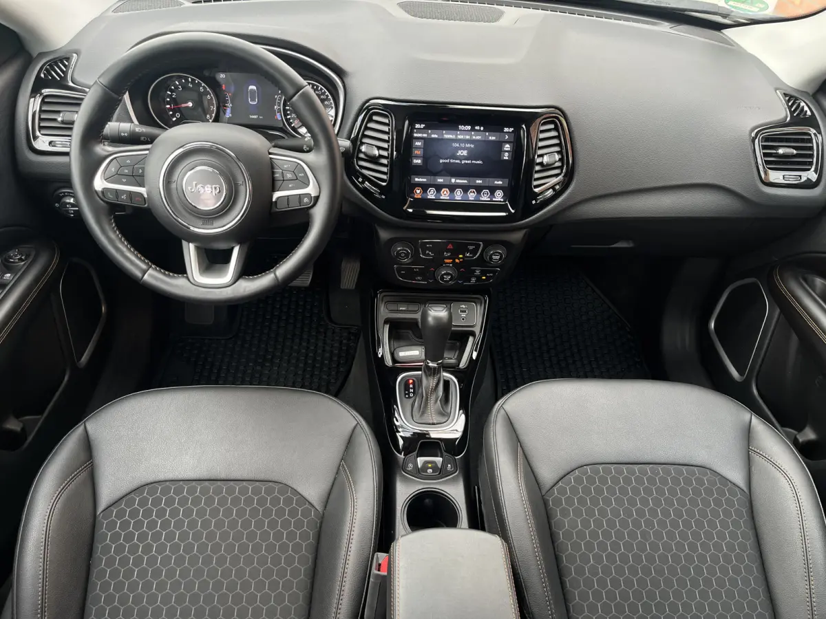 1.3T Limited Automaat | Stuur-en stoelverwarming | Achteruitrijcamera | Parkeersensoren voor + achter | Navigatie |