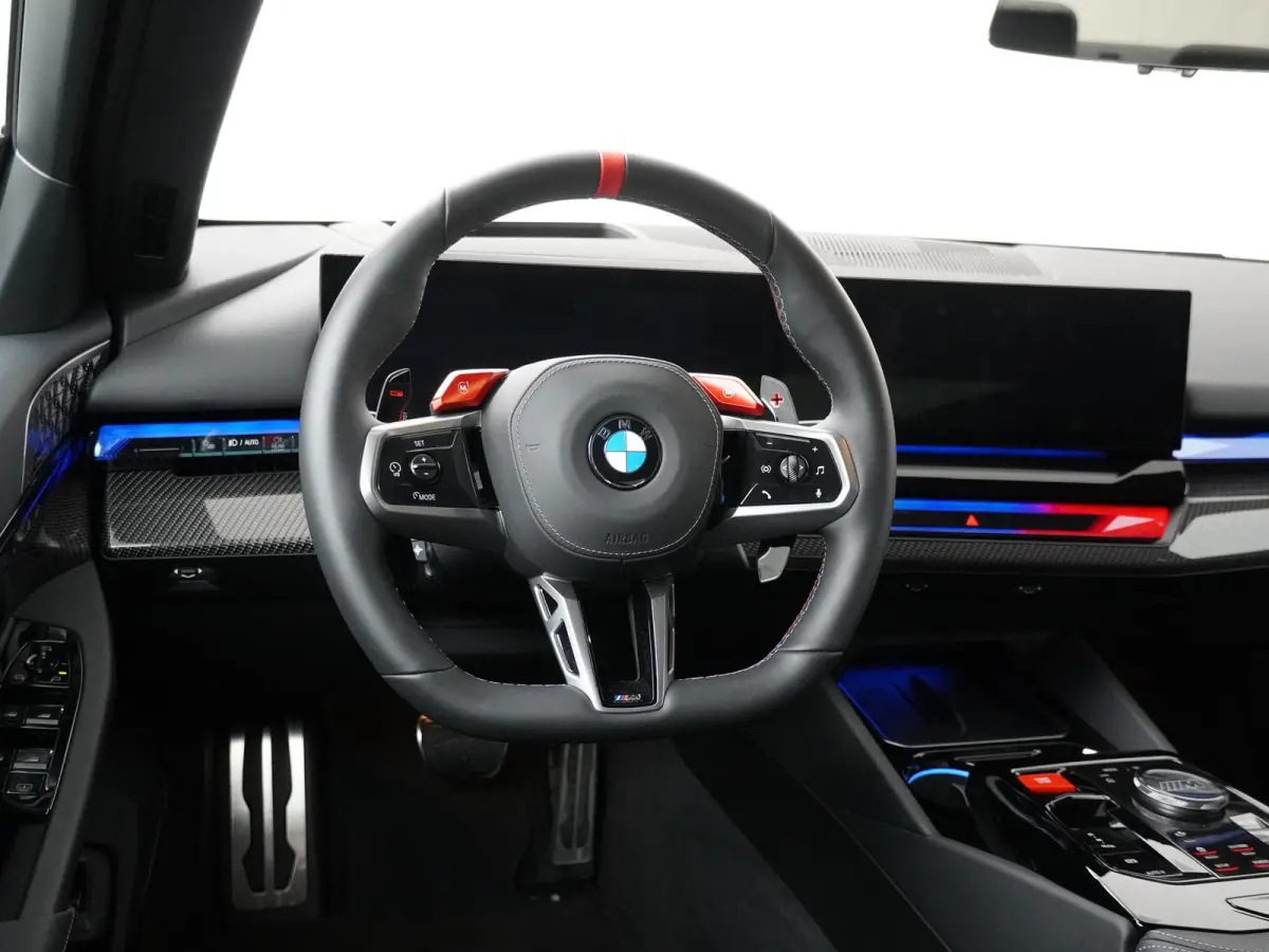 Sedan | M Driver's Pack | SoH 100% | Driving Assistant Professional | Parking Assistant Prof | Bowers & Wilkins | Stoelventilatie | Carbon Pack | Stuurwielrand verwarmd |