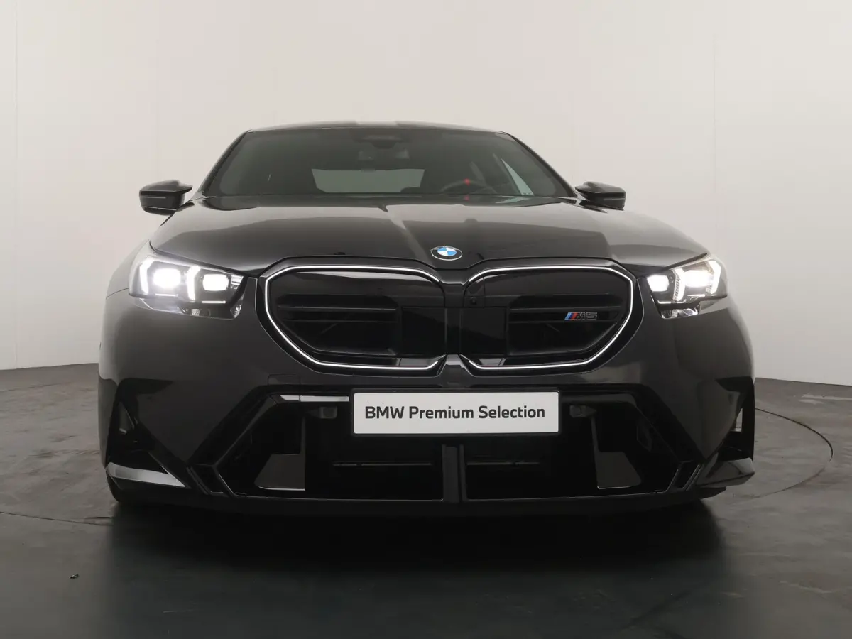 Sedan | M Driver's Pack | SoH 100% | Driving Assistant Professional | Parking Assistant Prof | Bowers & Wilkins | Stoelventilatie | Carbon Pack | Stuurwielrand verwarmd |