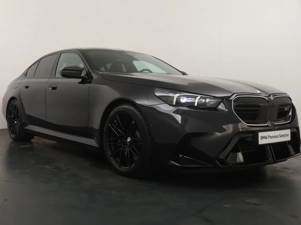 Sedan | M Driver's Pack | SoH 100% | Driving Assistant Professional | Parking Assistant Prof | Bowers & Wilkins | Stoelventilatie | Carbon Pack | Stuurwielrand verwarmd |