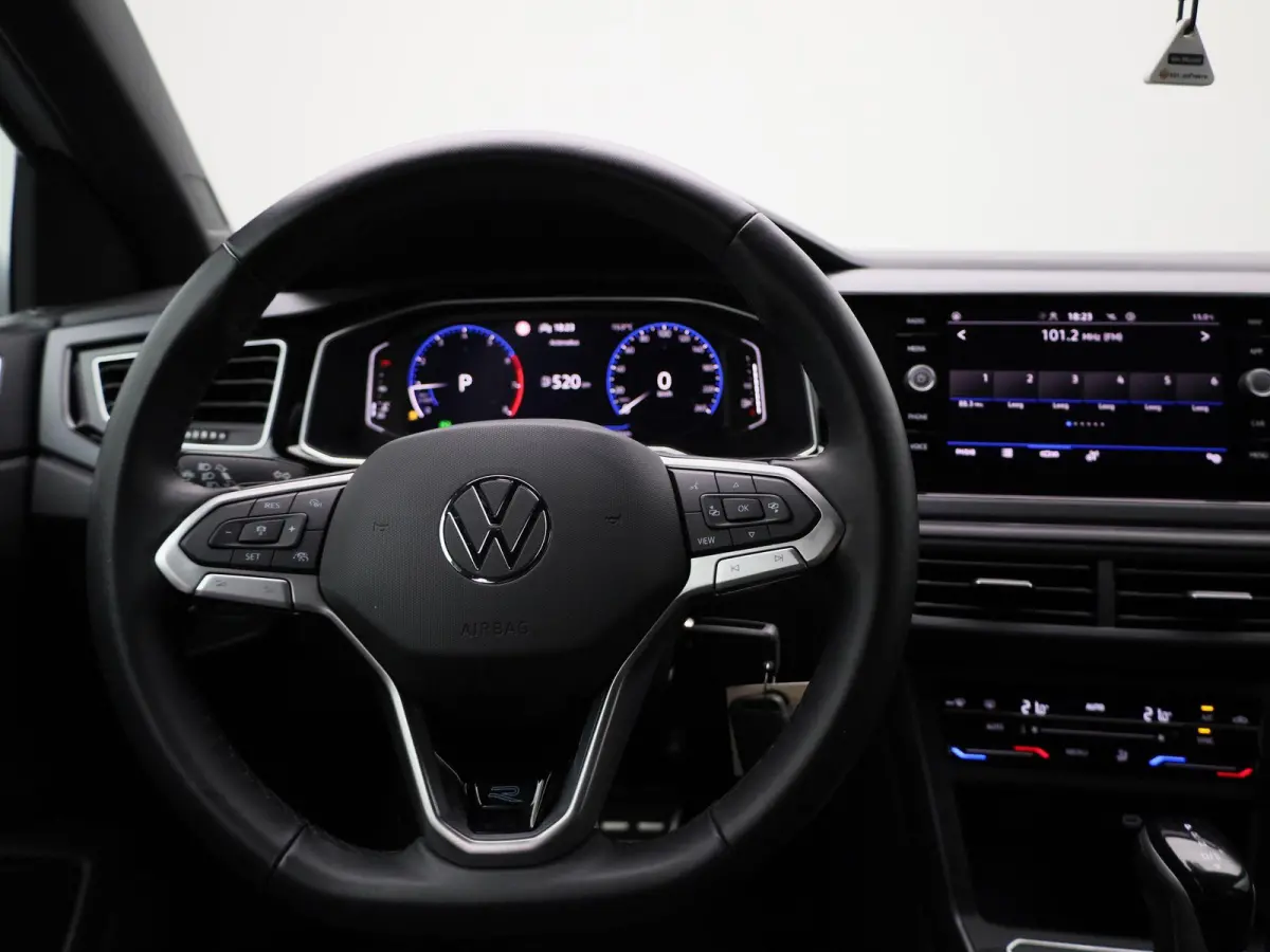 1.0 TSI | R-Line | 110 PK | Automaat | Digital Cockpit PRO | Climatronic (Automatische Airco) | Parkeersensoren | Camera | Carplay / Android Auto