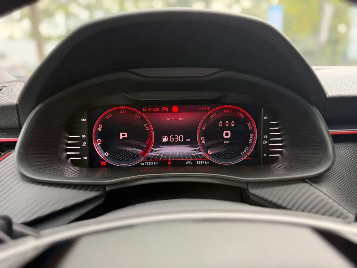 1.0 TSI Monte Carlo | Automaat | Matrix LED Koplampen | Climate Control | Apple Carplay/Android Auto | Panorama dak | Keyless-Entry | Achteruitrijcamera | Elektrische achterklep | Privacy Gl