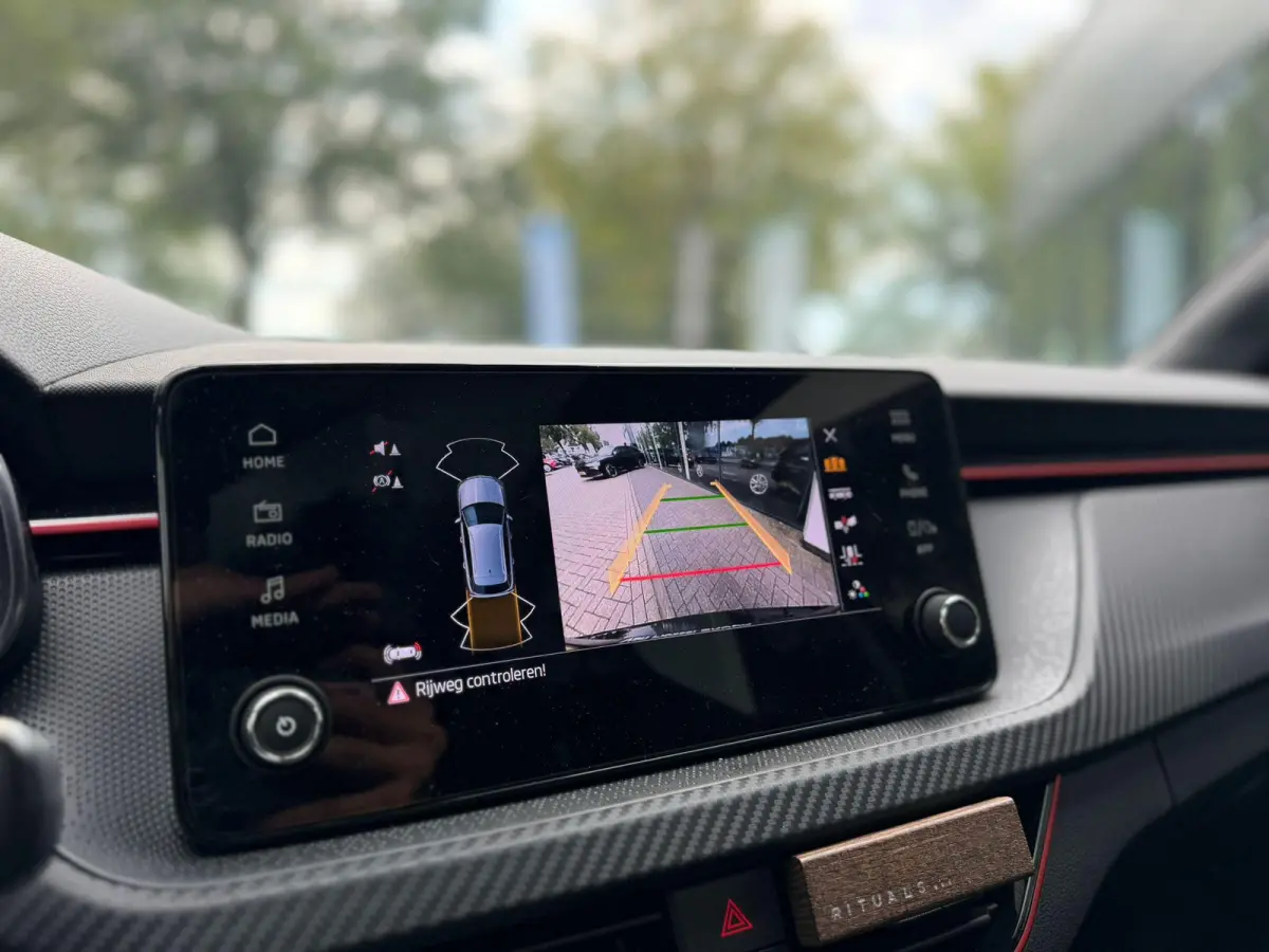 1.0 TSI Monte Carlo | Automaat | Matrix LED Koplampen | Climate Control | Apple Carplay/Android Auto | Panorama dak | Keyless-Entry | Achteruitrijcamera | Elektrische achterklep | Privacy Gl