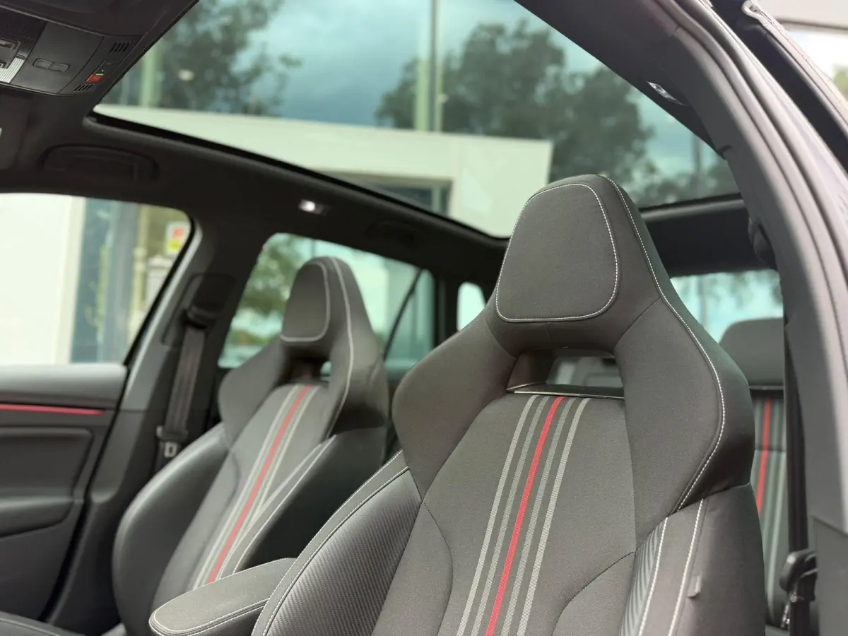 1.0 TSI Monte Carlo | Automaat | Matrix LED Koplampen | Climate Control | Apple Carplay/Android Auto | Panorama dak | Keyless-Entry | Achteruitrijcamera | Elektrische achterklep | Privacy Gl