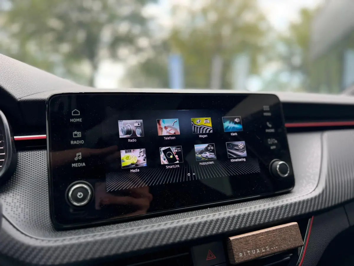 1.0 TSI Monte Carlo | Automaat | Matrix LED Koplampen | Climate Control | Apple Carplay/Android Auto | Panorama dak | Keyless-Entry | Achteruitrijcamera | Elektrische achterklep | Privacy Gl