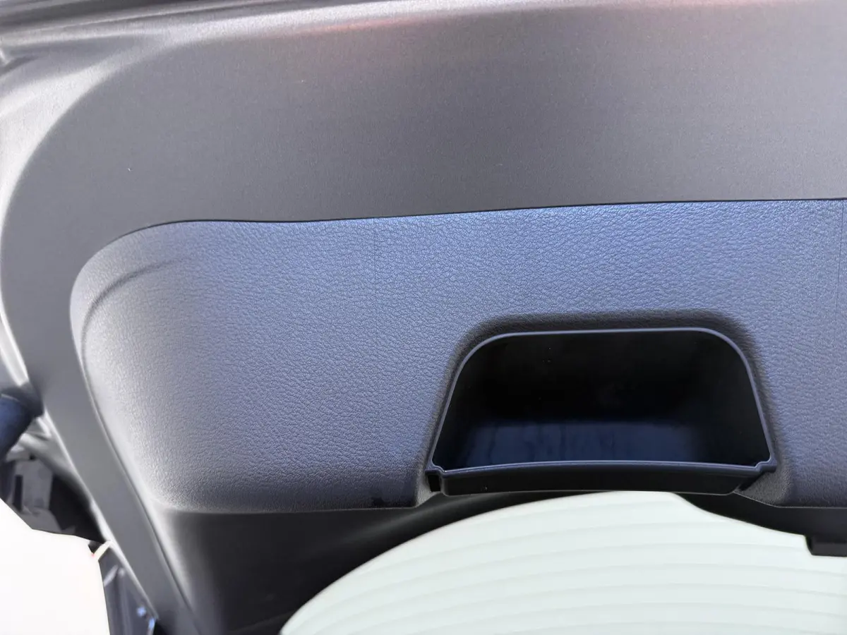 1.6 Hybrid N-Design | Stoel-, Stuur- & Voorruitverw. | | Parkeercamera | Navigatie |