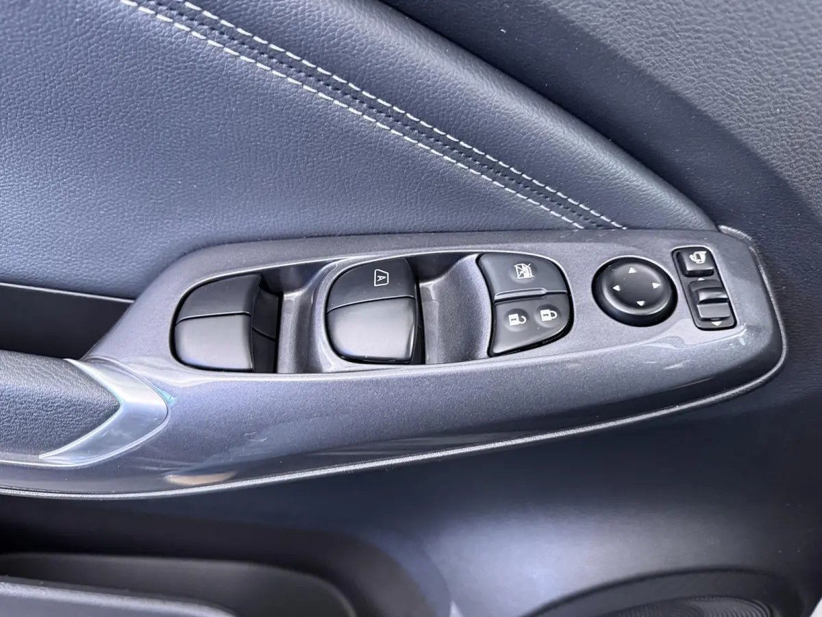 1.6 Hybrid N-Design | Stoel-, Stuur- & Voorruitverw. | | Parkeercamera | Navigatie |