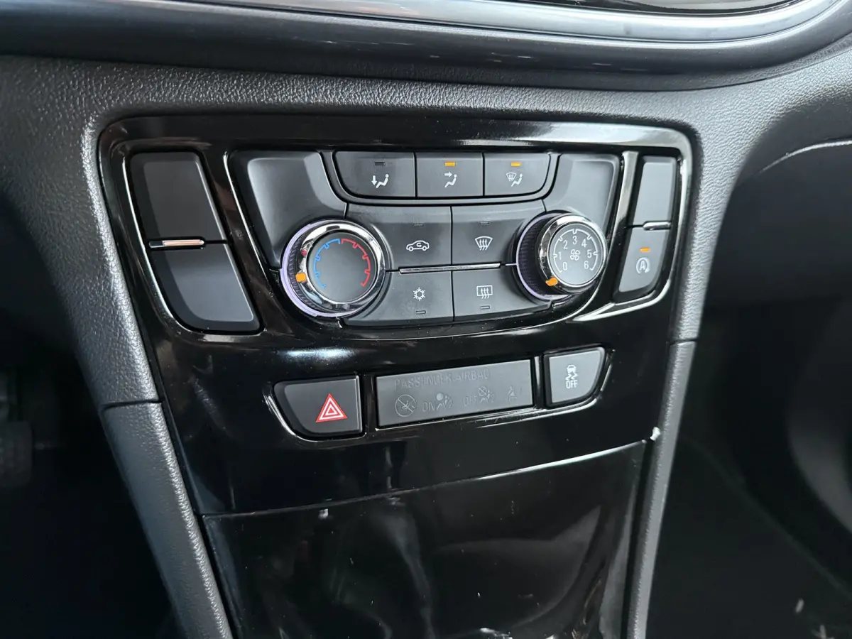 1.4 Turbo Online Edition | Airco (handmatig) | Cruise control | DAB ontvanger