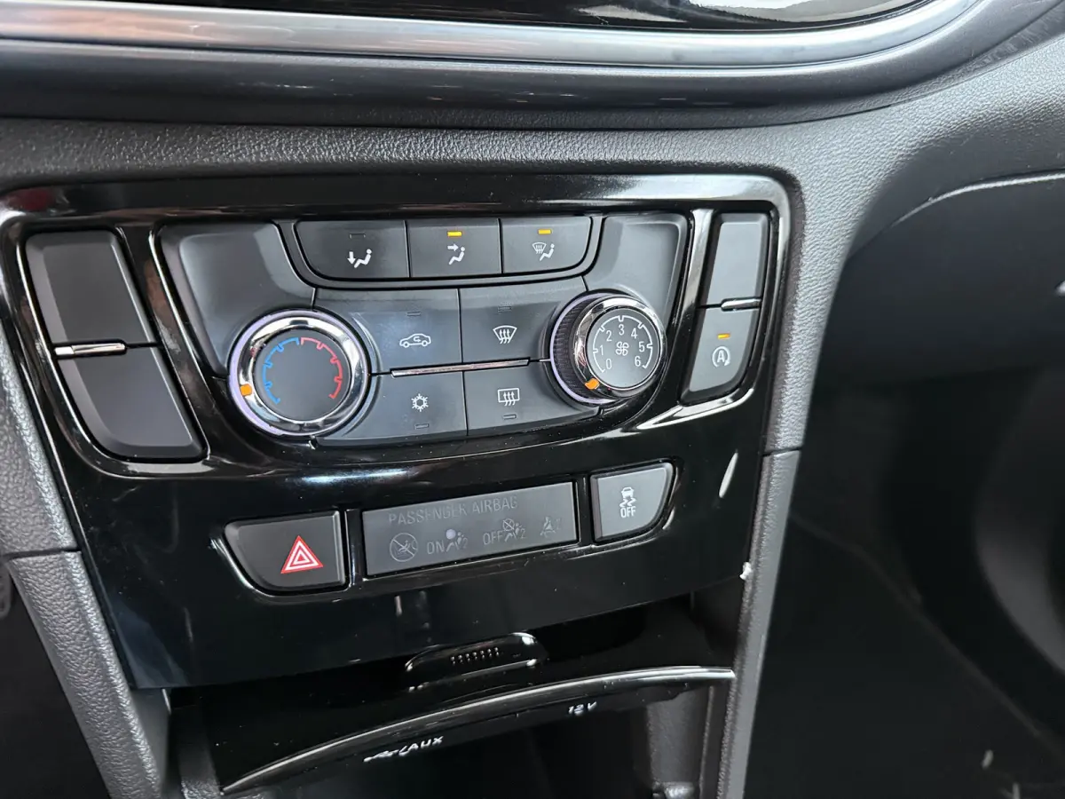 1.4 Turbo Online Edition | Airco (handmatig) | Cruise control | DAB ontvanger