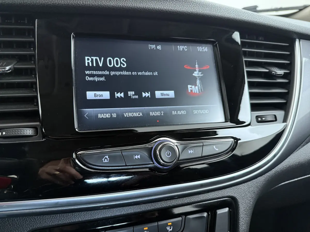 1.4 Turbo Online Edition | Airco (handmatig) | Cruise control | DAB ontvanger