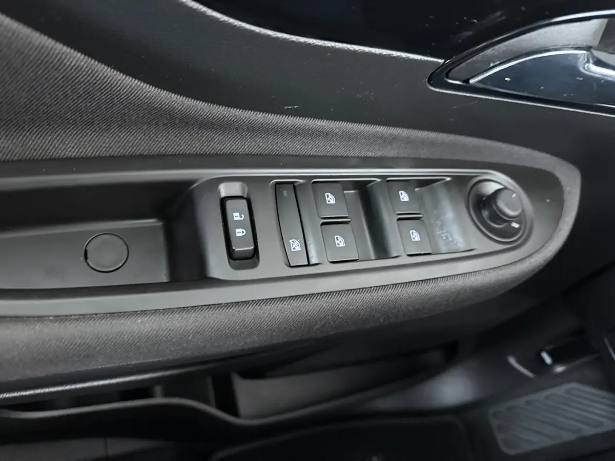 1.4 Turbo Online Edition | Airco (handmatig) | Cruise control | DAB ontvanger