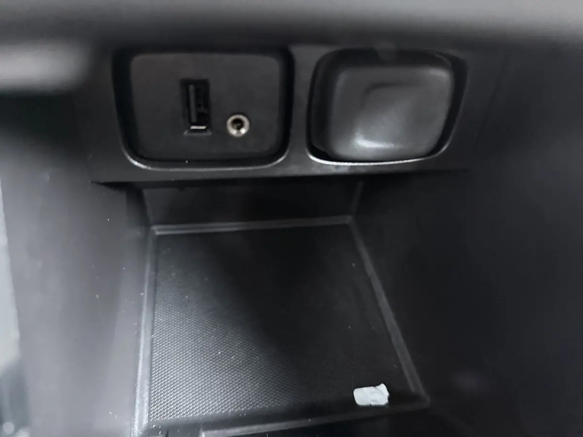 1.4 Turbo Online Edition | Airco (handmatig) | Cruise control | DAB ontvanger