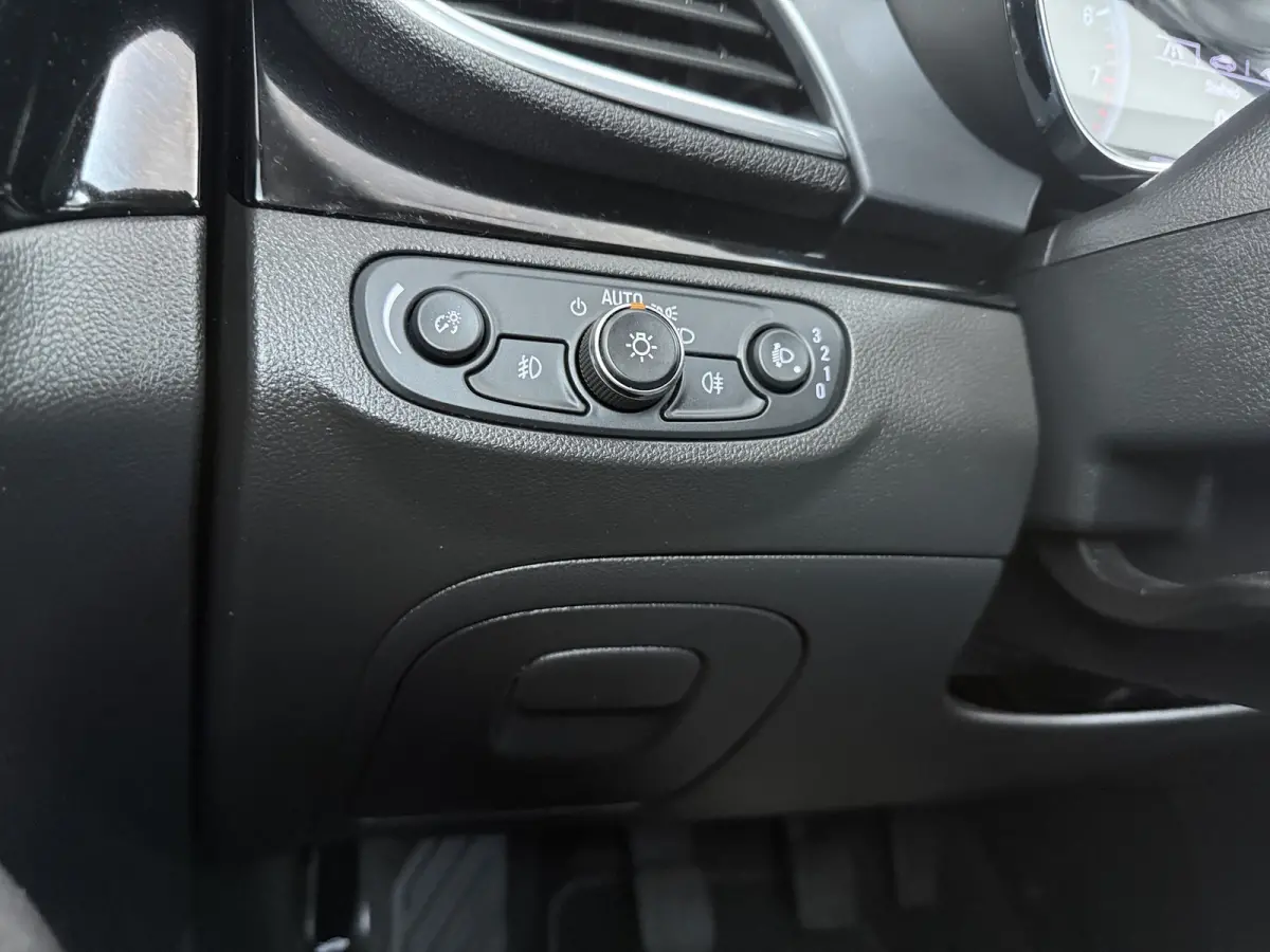 1.4 Turbo Online Edition | Airco (handmatig) | Cruise control | DAB ontvanger
