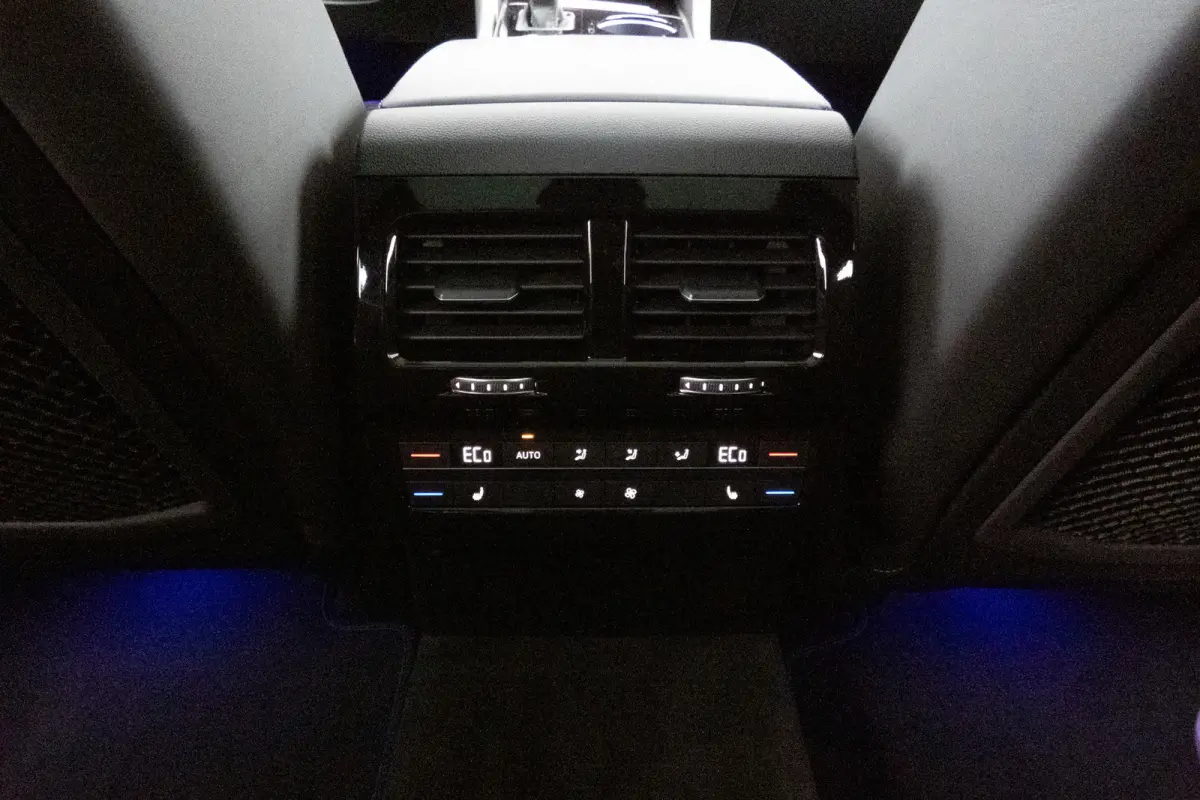 3.0 TSi eHybrid 4MOTION R | Panoramadak | Luchtvering | 360°| HUD | Nachtzicht | R-line