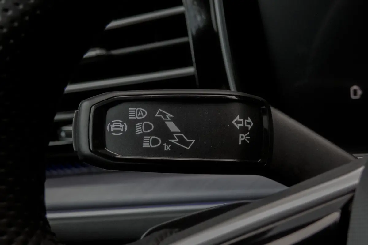 3.0 TSi eHybrid 4MOTION R | Panoramadak | Luchtvering | 360°| HUD | Nachtzicht | R-line