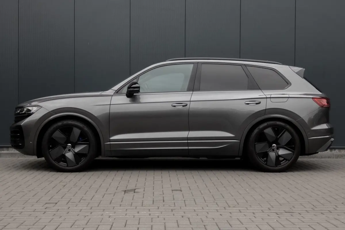 3.0 TSi eHybrid 4MOTION R | Panoramadak | Luchtvering | 360°| HUD | Nachtzicht | R-line