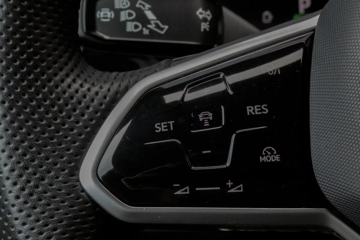 3.0 TSi eHybrid 4MOTION R | Panoramadak | Luchtvering | 360°| HUD | Nachtzicht | R-line