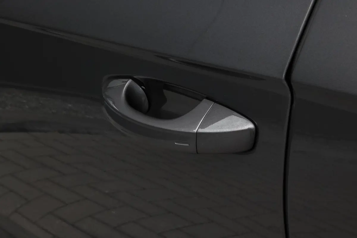 3.0 TSi eHybrid 4MOTION R | Panoramadak | Luchtvering | 360°| HUD | Nachtzicht | R-line