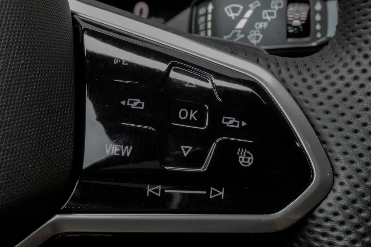 3.0 TSi eHybrid 4MOTION R | Panoramadak | Luchtvering | 360°| HUD | Nachtzicht | R-line