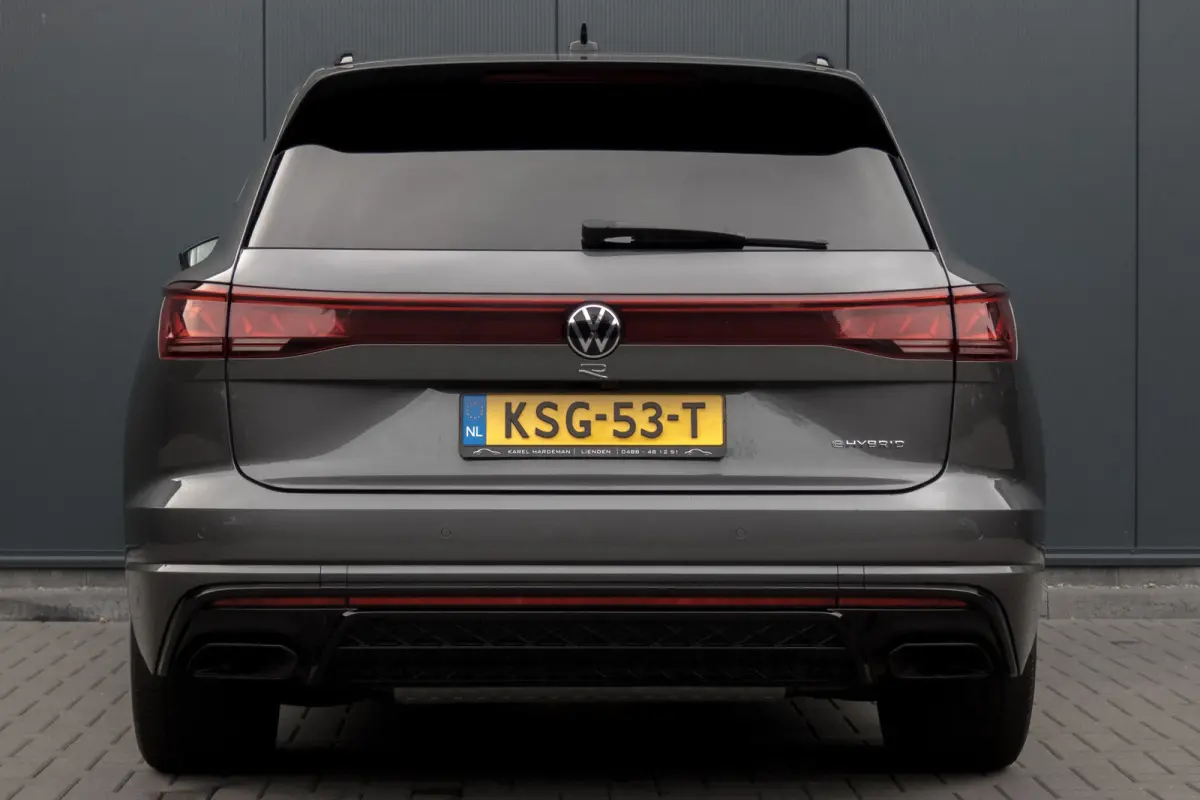 3.0 TSi eHybrid 4MOTION R | Panoramadak | Luchtvering | 360°| HUD | Nachtzicht | R-line
