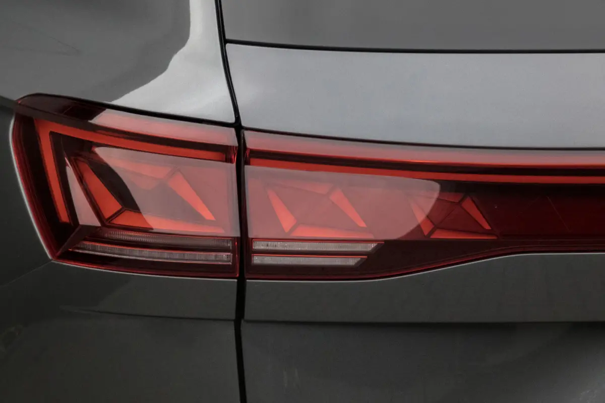 3.0 TSi eHybrid 4MOTION R | Panoramadak | Luchtvering | 360°| HUD | Nachtzicht | R-line