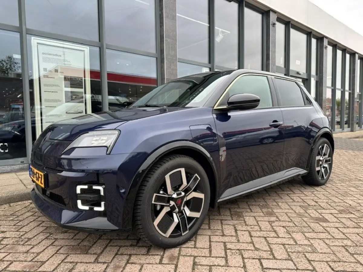 Comfort range iconic cinq 52 kWh | INCL. V2G LADER | WINTERPACK | CAMERA