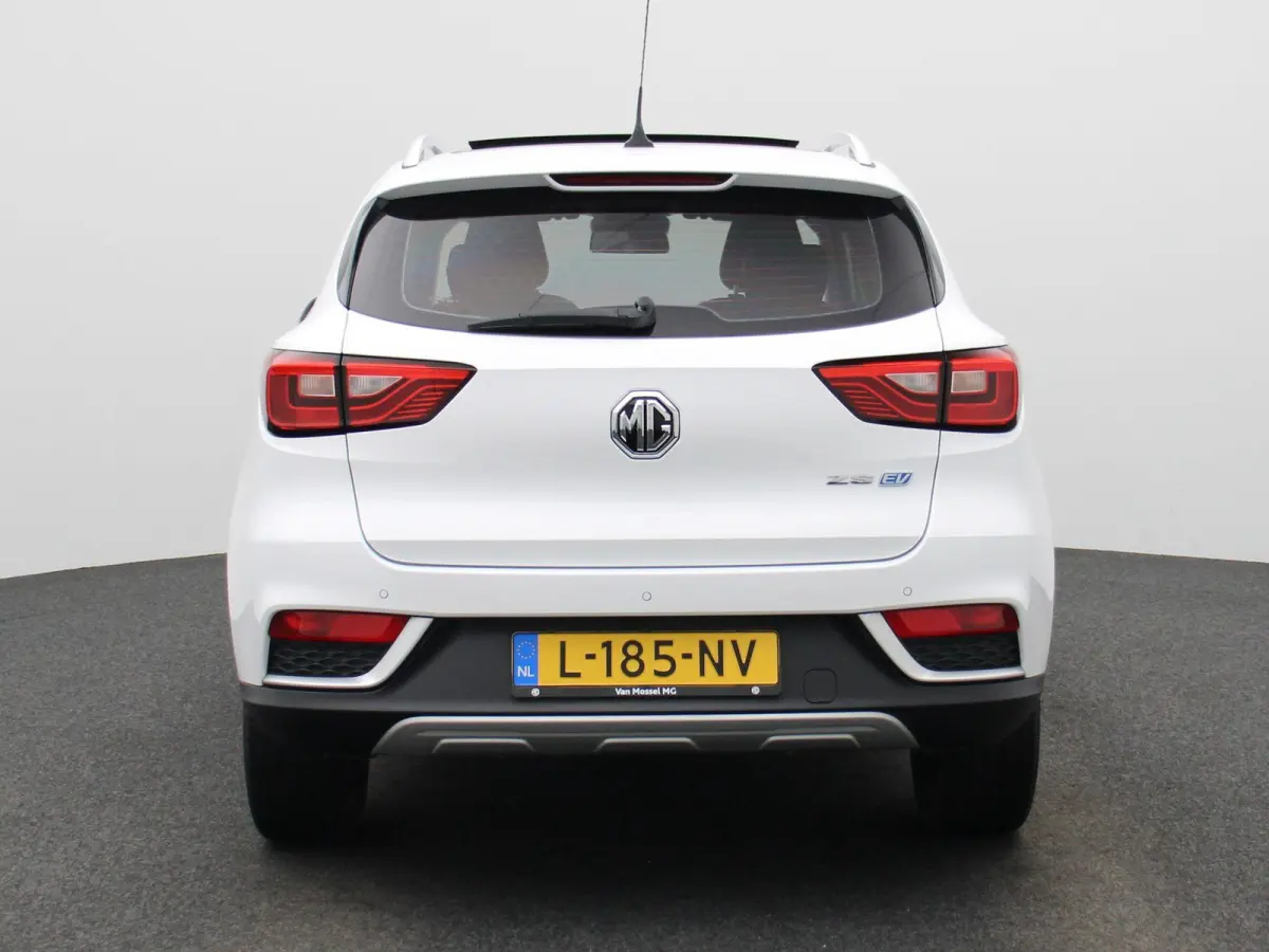 MG Luxury 45 kWh | Automaat | Panoramadak | Leder | Navigatie | Airco | Achteruitrijcamera | Apple Carplay / Android Auto | Stoelverwarming | Lichtmetalen Velgen |