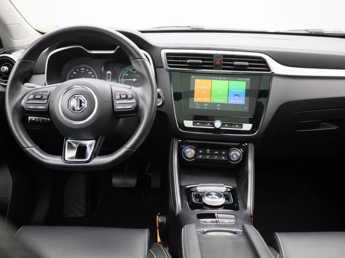 MG Luxury 45 kWh | Automaat | Panoramadak | Leder | Navigatie | Airco | Achteruitrijcamera | Apple Carplay / Android Auto | Stoelverwarming | Lichtmetalen Velgen |