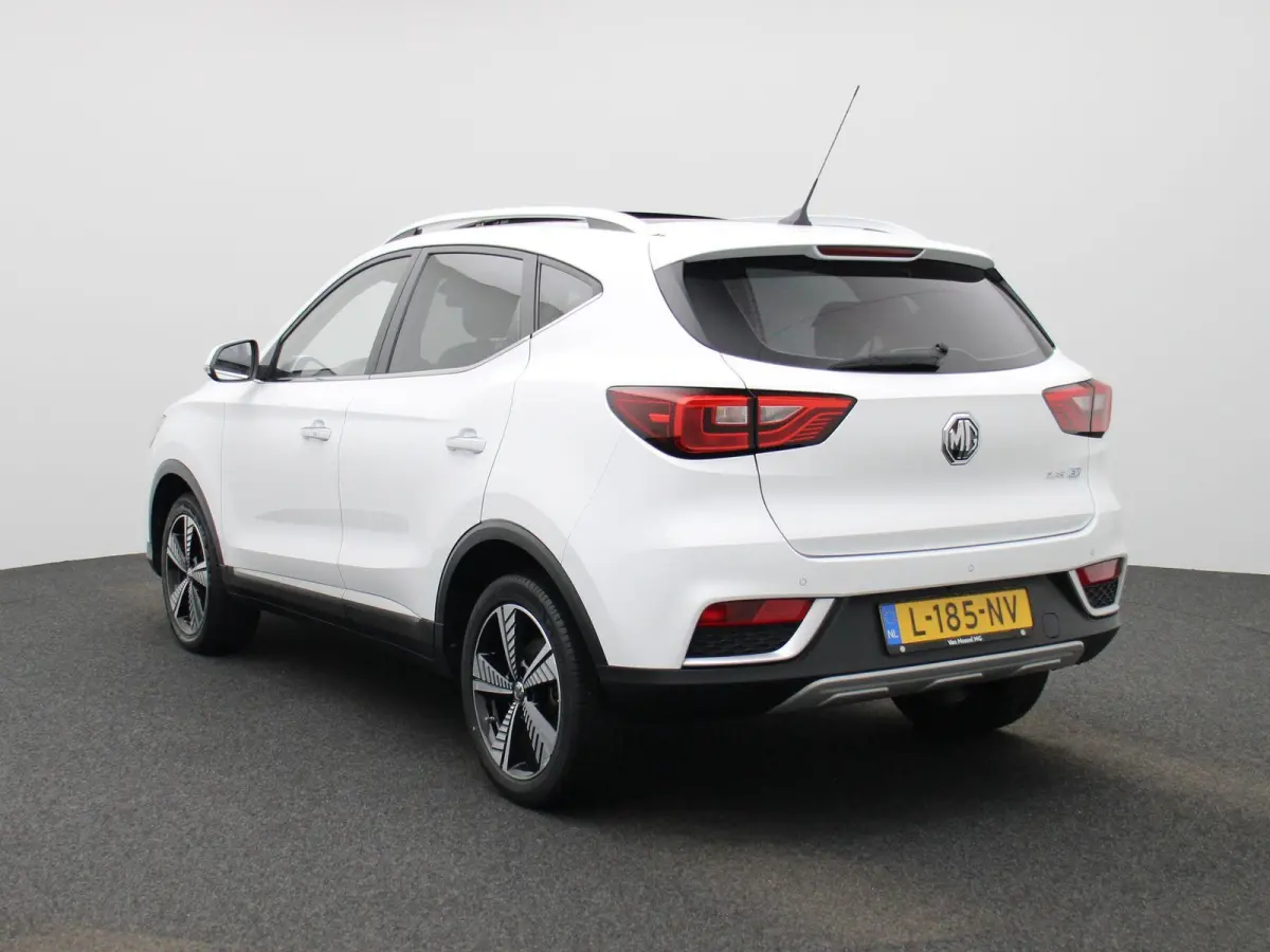 MG Luxury 45 kWh | Automaat | Panoramadak | Leder | Navigatie | Airco | Achteruitrijcamera | Apple Carplay / Android Auto | Stoelverwarming | Lichtmetalen Velgen |