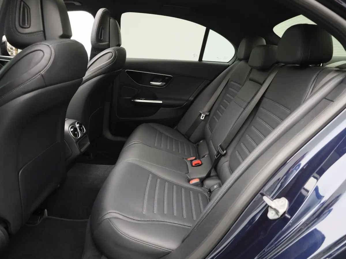 180 AMG Line | Automaat | Panoramadak | Apple Carplay / Android Auto | Trekhaak | Virtual cockpit | Sfeer verlichting | Leder | Navigatie | Climate control | Camera | Parkeer sensoren | LMV 