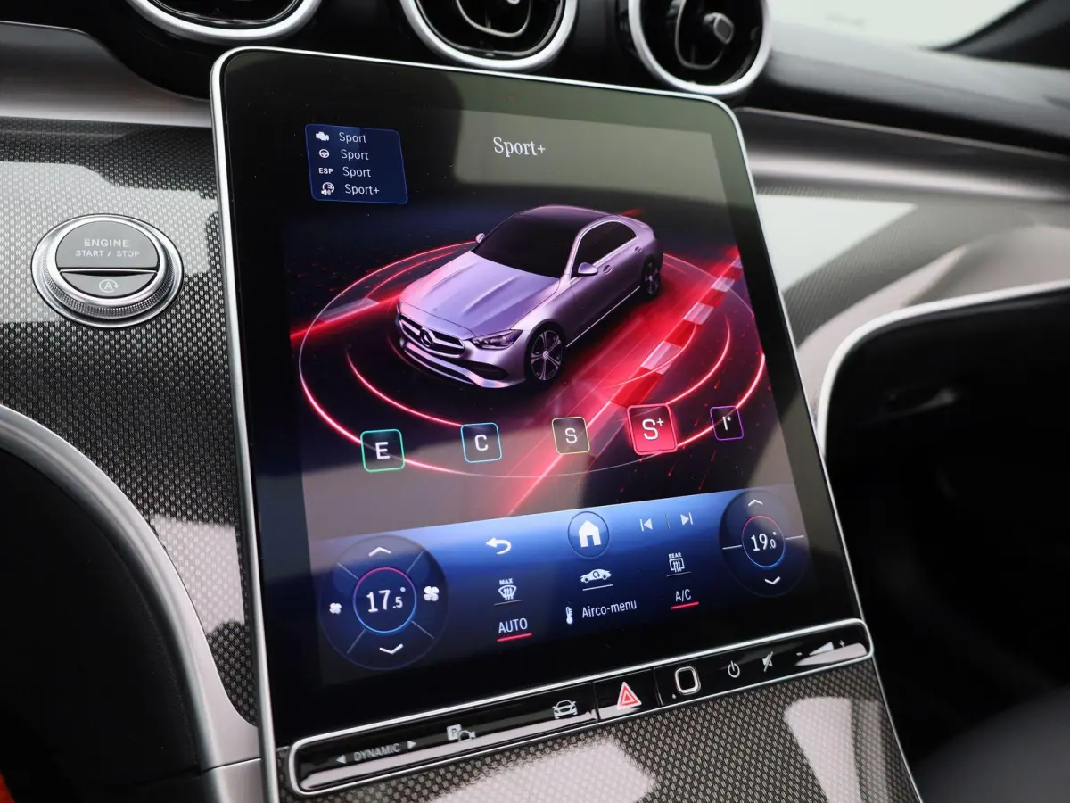 180 AMG Line | Automaat | Panoramadak | Apple Carplay / Android Auto | Trekhaak | Virtual cockpit | Sfeer verlichting | Leder | Navigatie | Climate control | Camera | Parkeer sensoren | LMV 