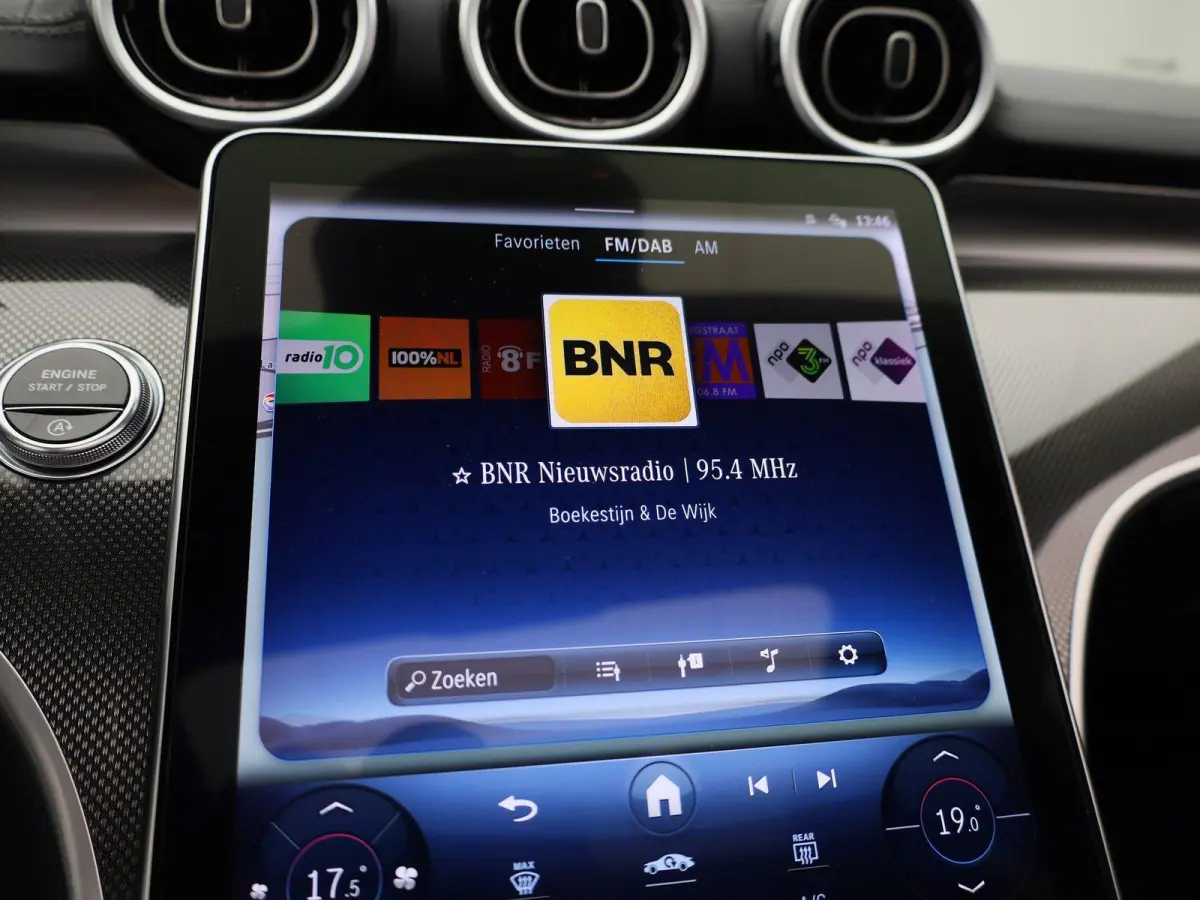 180 AMG Line | Automaat | Panoramadak | Apple Carplay / Android Auto | Trekhaak | Virtual cockpit | Sfeer verlichting | Leder | Navigatie | Climate control | Camera | Parkeer sensoren | LMV 