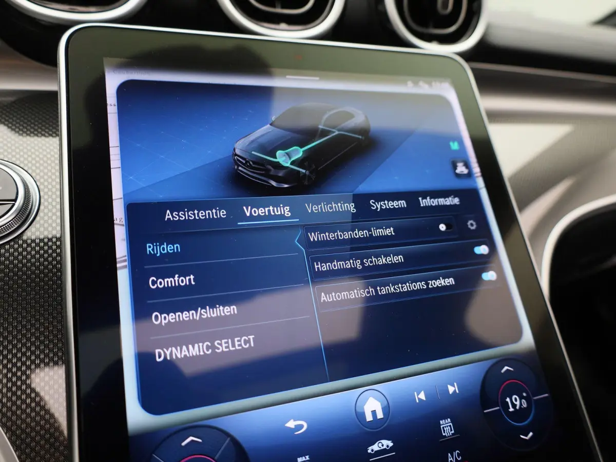 180 AMG Line | Automaat | Panoramadak | Apple Carplay / Android Auto | Trekhaak | Virtual cockpit | Sfeer verlichting | Leder | Navigatie | Climate control | Camera | Parkeer sensoren | LMV 