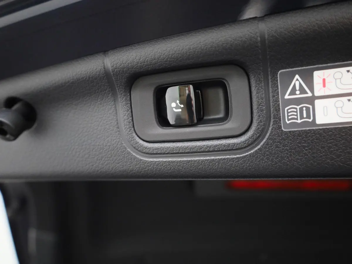 180 AMG Line | Automaat | Panoramadak | Apple Carplay / Android Auto | Trekhaak | Virtual cockpit | Sfeer verlichting | Leder | Navigatie | Climate control | Camera | Parkeer sensoren | LMV 