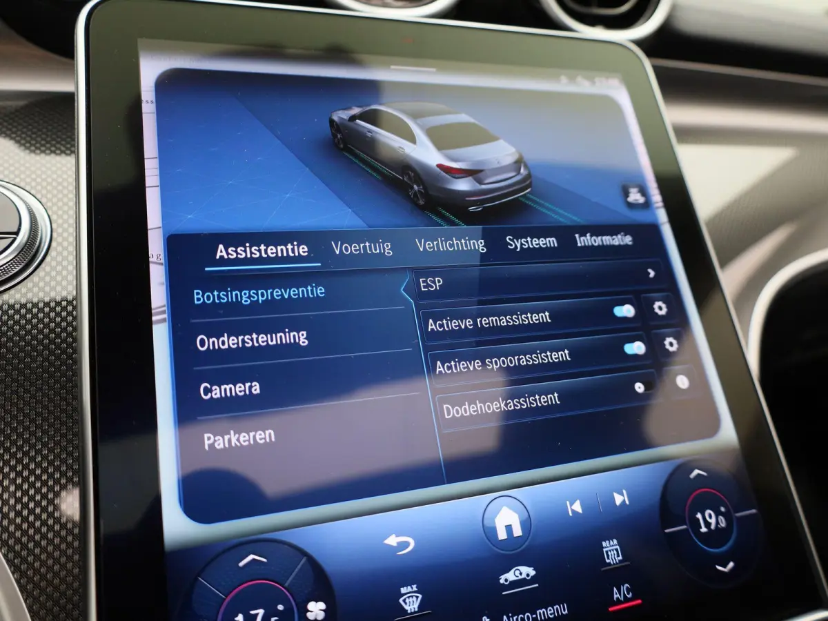 180 AMG Line | Automaat | Panoramadak | Apple Carplay / Android Auto | Trekhaak | Virtual cockpit | Sfeer verlichting | Leder | Navigatie | Climate control | Camera | Parkeer sensoren | LMV 