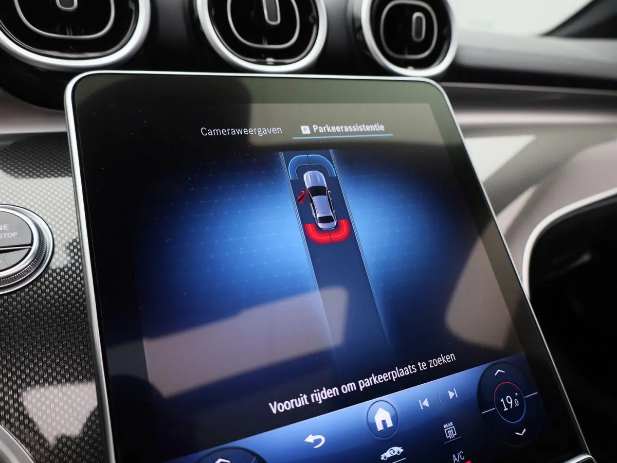 180 AMG Line | Automaat | Panoramadak | Apple Carplay / Android Auto | Trekhaak | Virtual cockpit | Sfeer verlichting | Leder | Navigatie | Climate control | Camera | Parkeer sensoren | LMV 