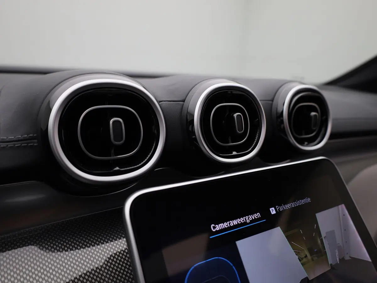 180 AMG Line | Automaat | Panoramadak | Apple Carplay / Android Auto | Trekhaak | Virtual cockpit | Sfeer verlichting | Leder | Navigatie | Climate control | Camera | Parkeer sensoren | LMV 