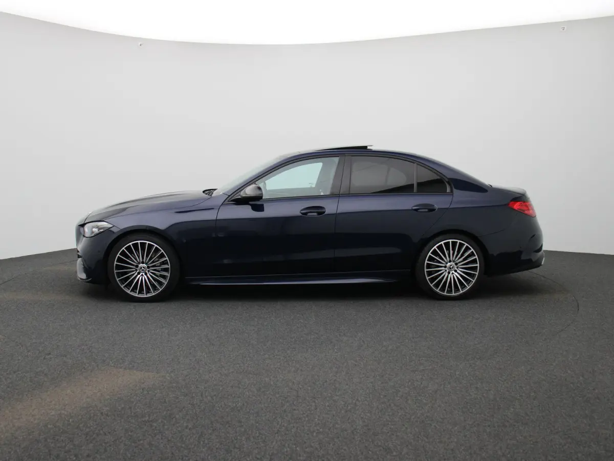 180 AMG Line | Automaat | Panoramadak | Apple Carplay / Android Auto | Trekhaak | Virtual cockpit | Sfeer verlichting | Leder | Navigatie | Climate control | Camera | Parkeer sensoren | LMV 