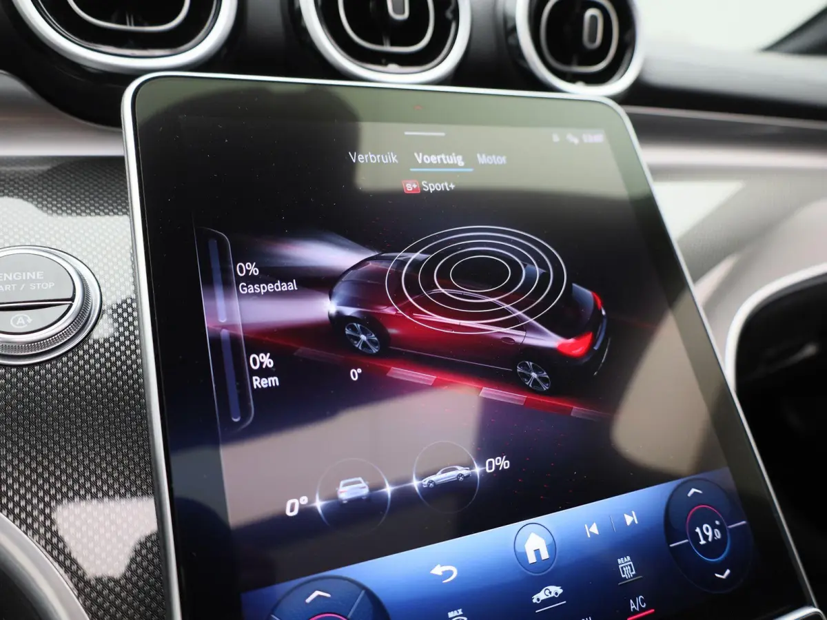 180 AMG Line | Automaat | Panoramadak | Apple Carplay / Android Auto | Trekhaak | Virtual cockpit | Sfeer verlichting | Leder | Navigatie | Climate control | Camera | Parkeer sensoren | LMV 