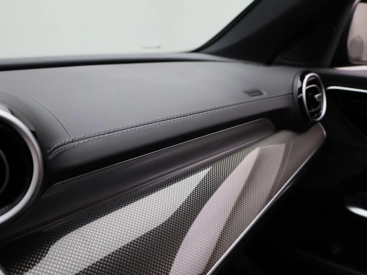 180 AMG Line | Automaat | Panoramadak | Apple Carplay / Android Auto | Trekhaak | Virtual cockpit | Sfeer verlichting | Leder | Navigatie | Climate control | Camera | Parkeer sensoren | LMV 