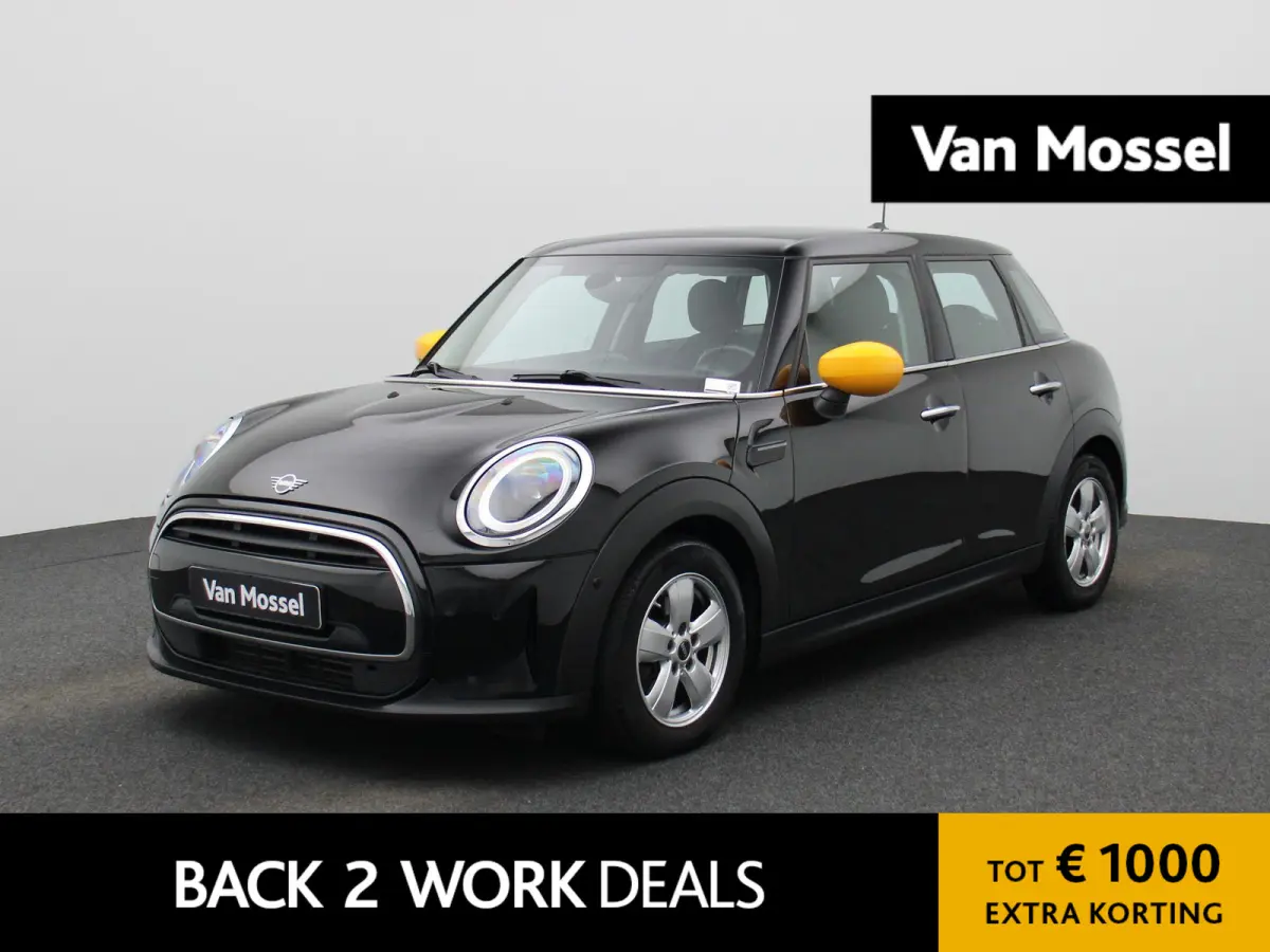 1.5 One Essential | Navigatie | LMV | Parkeer sensoren | Climate control | Union Jack achterlichten | Bluetooth