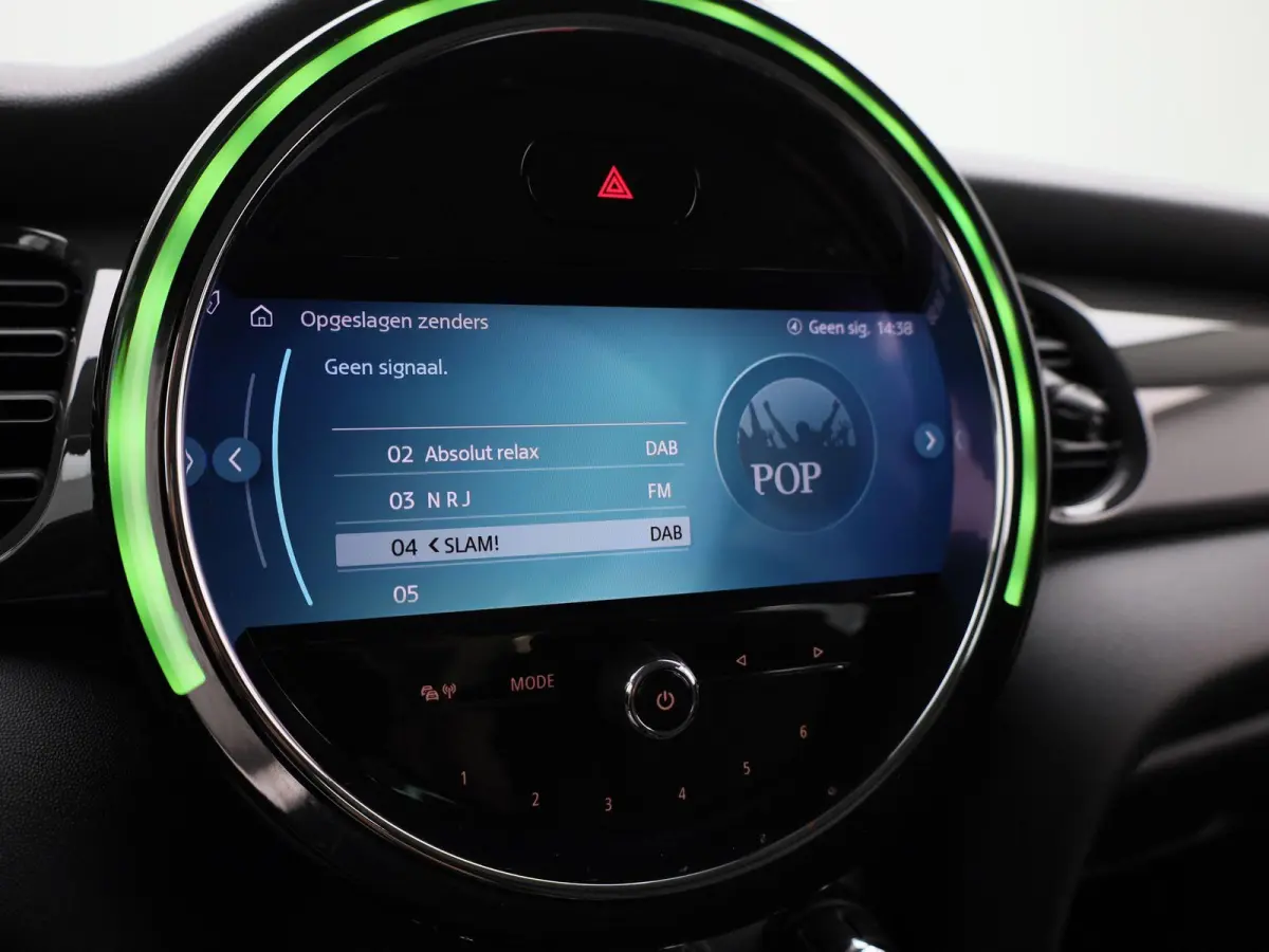 1.5 One Essential | Navigatie | LMV | Parkeer sensoren | Climate control | Union Jack achterlichten | Bluetooth