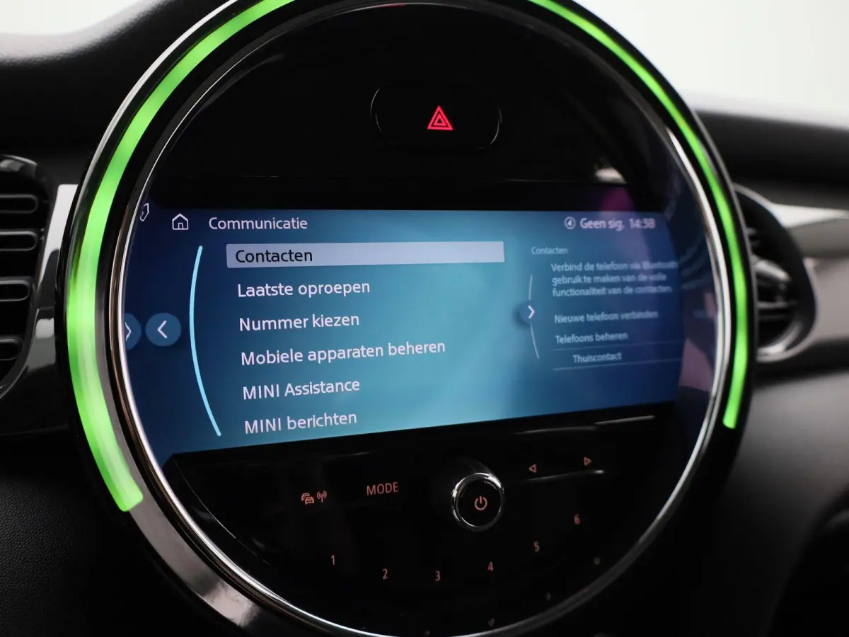 1.5 One Essential | Navigatie | LMV | Parkeer sensoren | Climate control | Union Jack achterlichten | Bluetooth