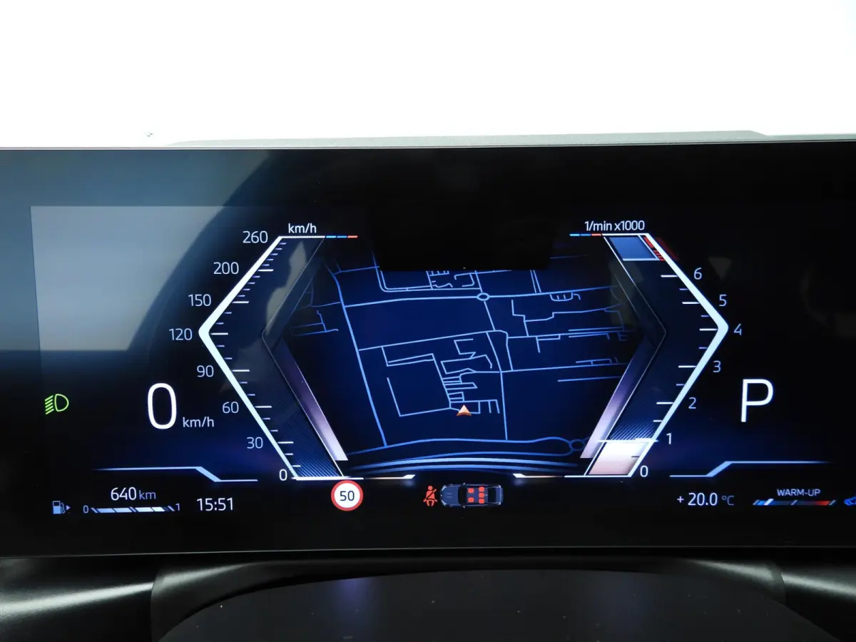 318i | M-Sportpakket | LED | Leder | Navigatie | Schuifdak | Sportstoelen | Stoelverwarming | DAB | Alu 18 inch