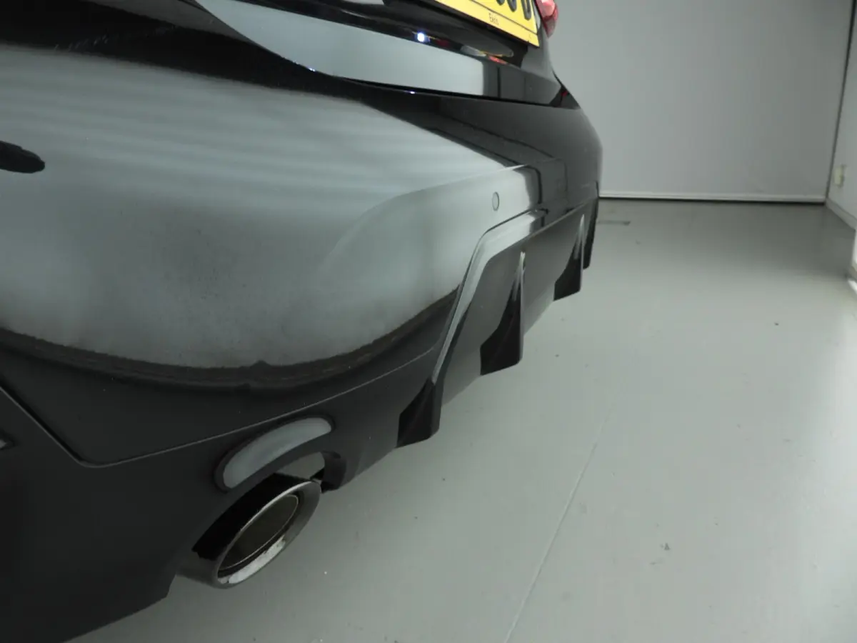318i | M-Sportpakket | LED | Leder | Navigatie | Schuifdak | Sportstoelen | Stoelverwarming | DAB | Alu 18 inch