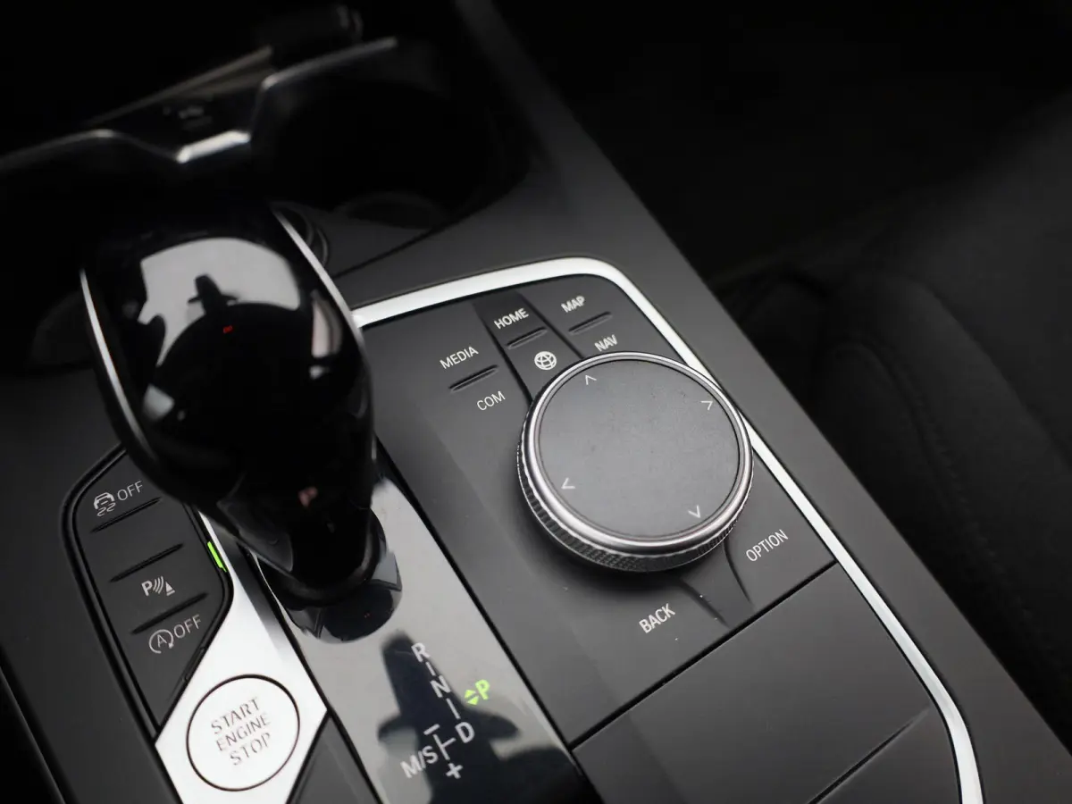 116i Executive | Automaat | Parkeer sensoren | Navigatie | Virtual cockpit | Cruise control | Bluetooth | Apple Carplay | Stoel verwarming | Climate control
