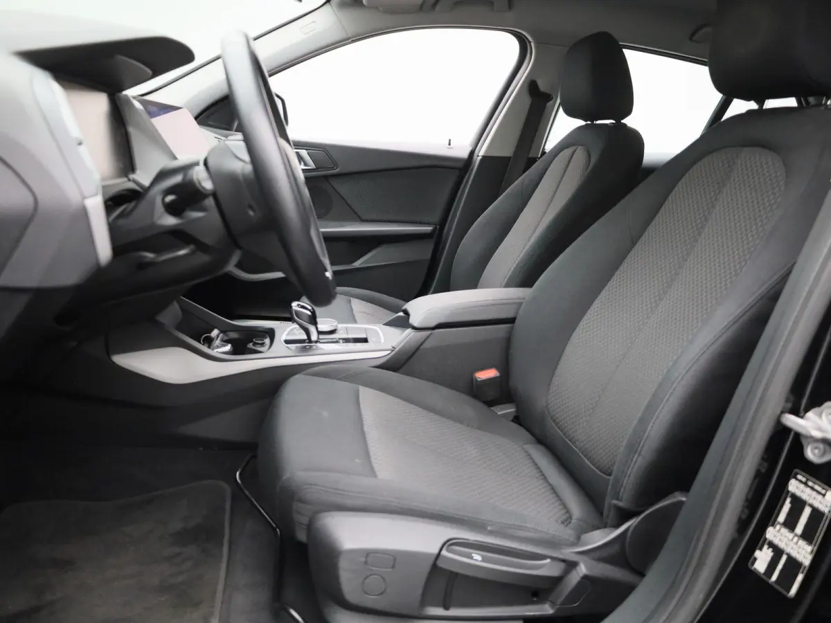 116i Executive | Automaat | Parkeer sensoren | Navigatie | Virtual cockpit | Cruise control | Bluetooth | Apple Carplay | Stoel verwarming | Climate control